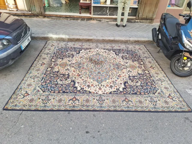 Alfombra grande diseño clásico