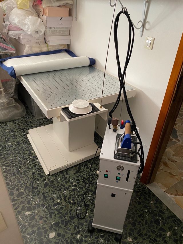 Asse da stiro con ferro e caldaia