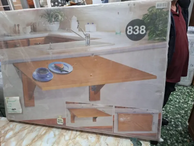 Tavolo pieghevole in legno a muro nuovo nella sua scatola