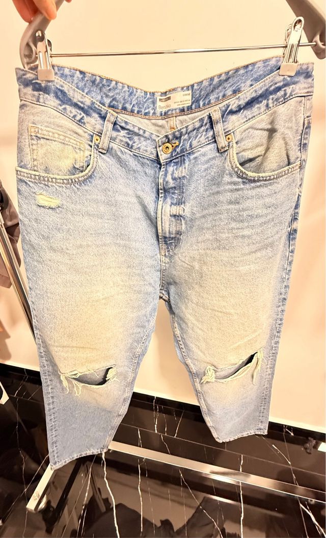 Vaqueros Bershka rotos talla L