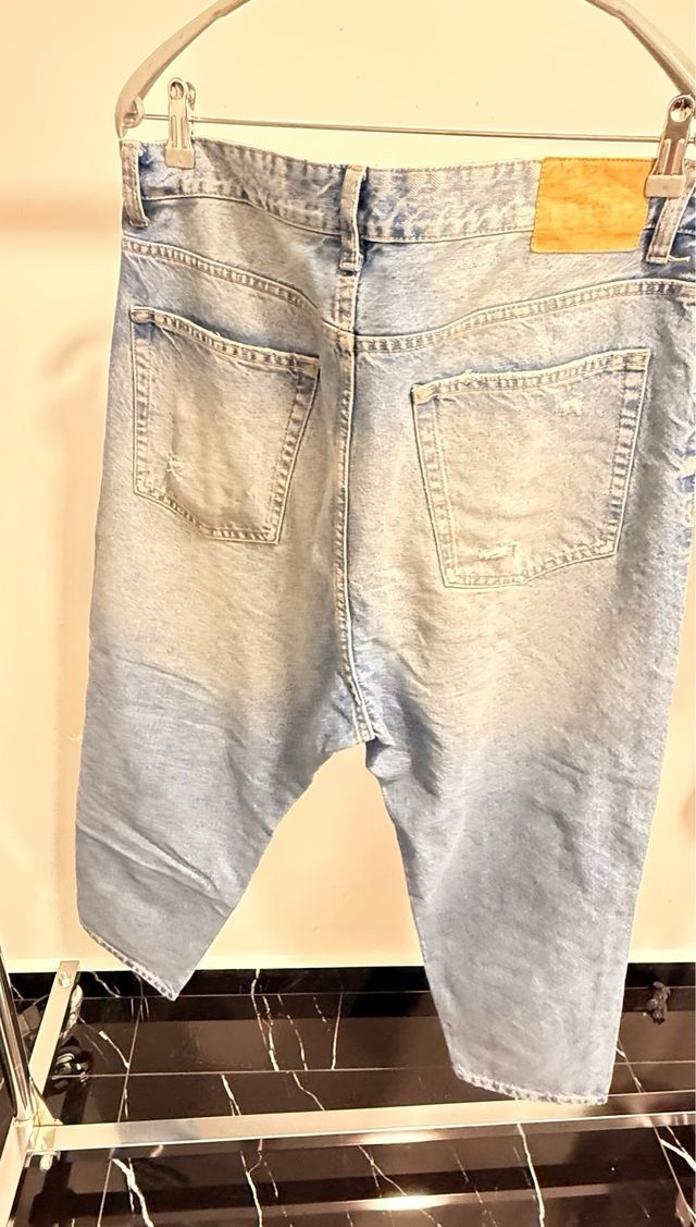 Vaqueros Bershka rotos talla L