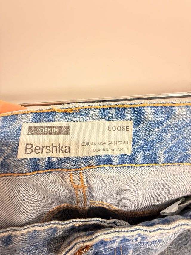 Vaqueros Bershka rotos talla L