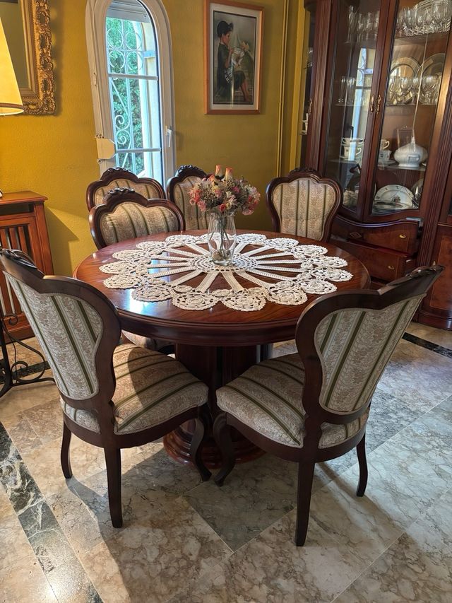 Vitrina de salón de madera y cristal