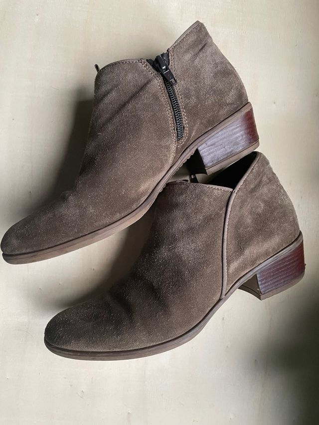 Botins de napa marrom tamanho 36