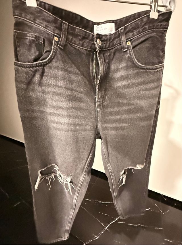 Vaqueros negros rotos Bershka Talla 42