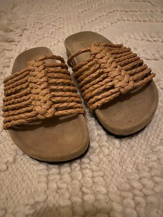 Sandalias de esparto tejidas