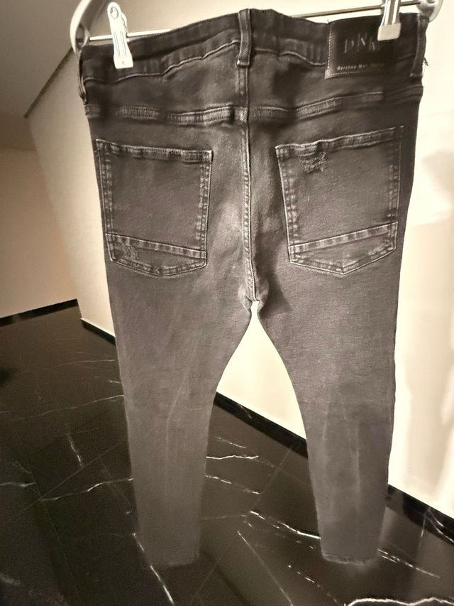 Vaqueros pitillo negros rotos Talla 44