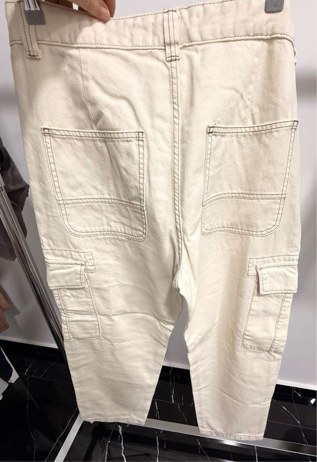 Vaqueros Cargo Beige Talla 44 Bershka