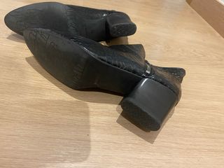 Botines negros piel efecto cocodrilo T40.