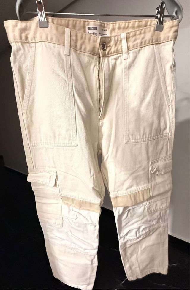 Vaqueros cargo Bershka beige/blanco T.44