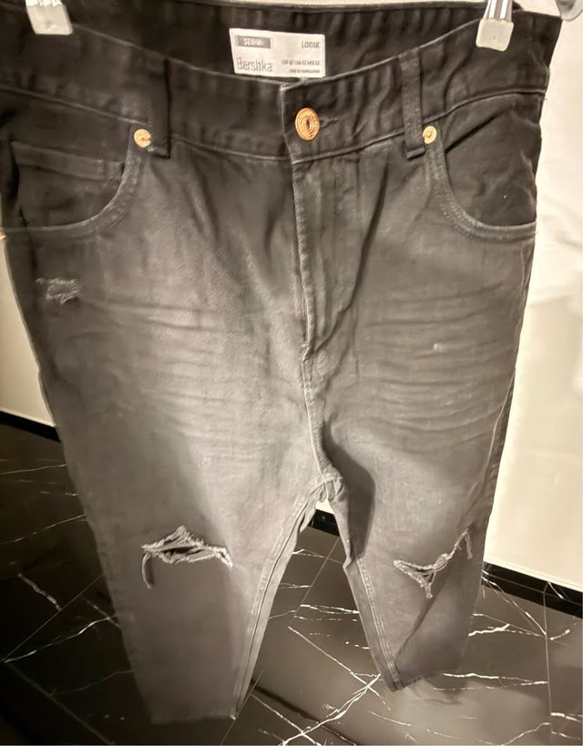 Vaqueros Bershka negros rotos Talla L