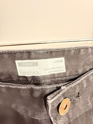 Vaqueros Bershka negros rotos Talla L