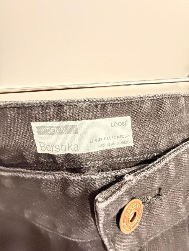 Vaqueros Bershka negros rotos Talla L