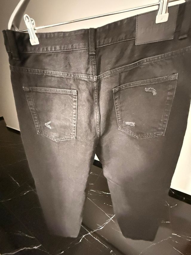 Vaqueros Bershka negros rotos Talla L