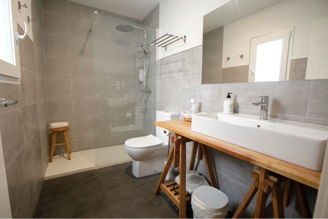 Lavabo de baño porcelana y madera