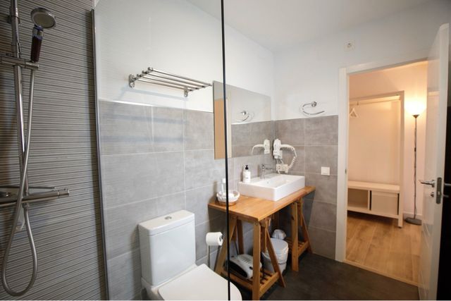 Lavabo de baño porcelana y madera