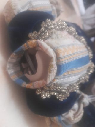 Tre bambole in porcellana