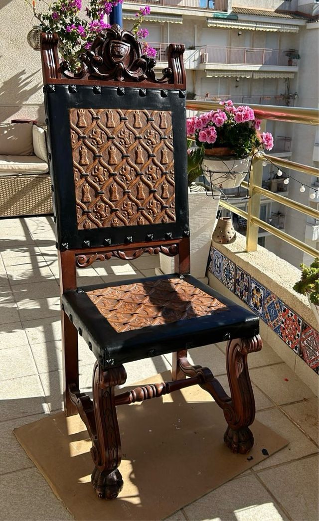 Sillas antiguas estilo medieval