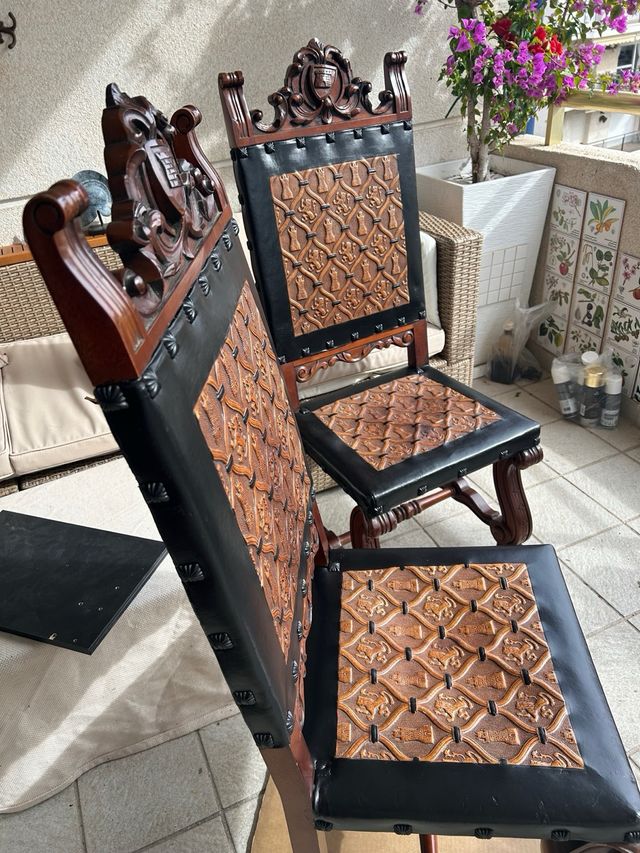 Sillas antiguas estilo medieval