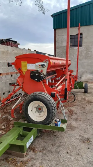Sembradora Gaspardo con carro de transporte