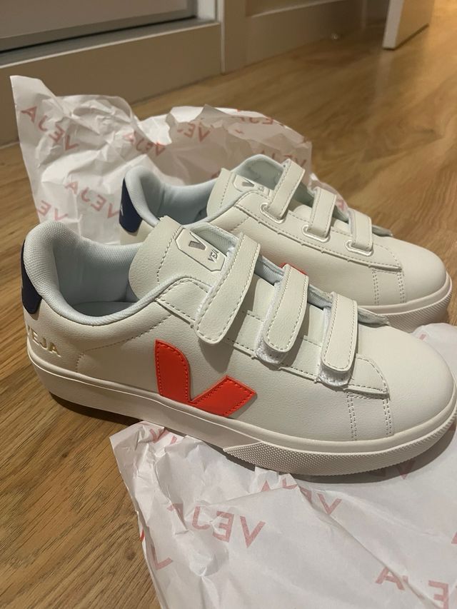 Zapatilla Veja velcro talla 39 unisex y niños.URGE