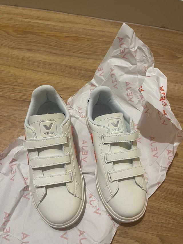 Zapatilla Veja velcro talla 39 unisex y niños.URGE