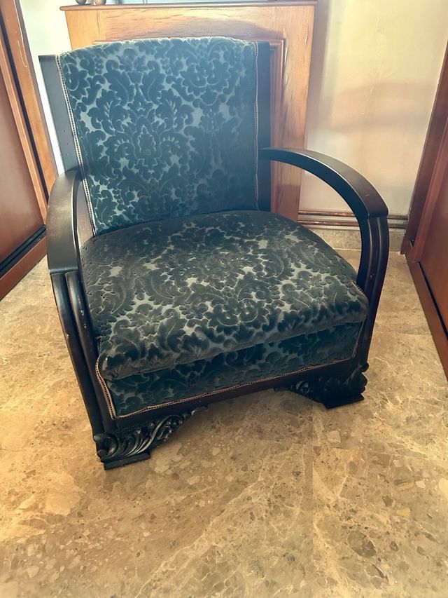 Butaca y reposapiés antiguos terciopelo