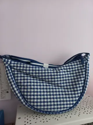 Bandolera Uniqlo cuadros azul y blanco