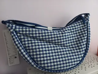 Bandolera Uniqlo cuadros azul y blanco