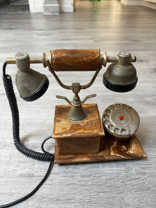 Teléfono antiguo marmol