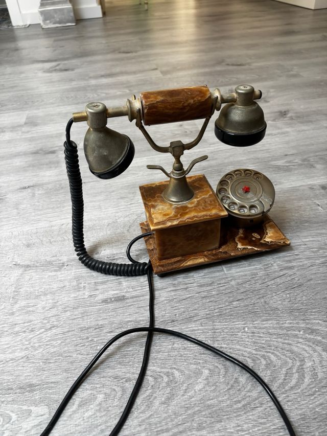 Teléfono antiguo marmol