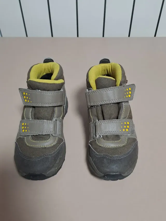 Botas de montaña niño. Talla 28