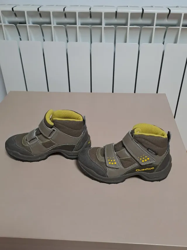 Botas de montaña niño. Talla 28