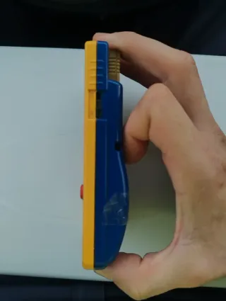 Game Boy Color Pikachu + Juego Pokémon Oro