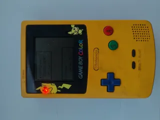 Game Boy Color Pikachu + Juego Pokémon Oro
