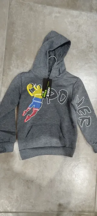 Felpa con cappuccio grigia con stampa 8 anni