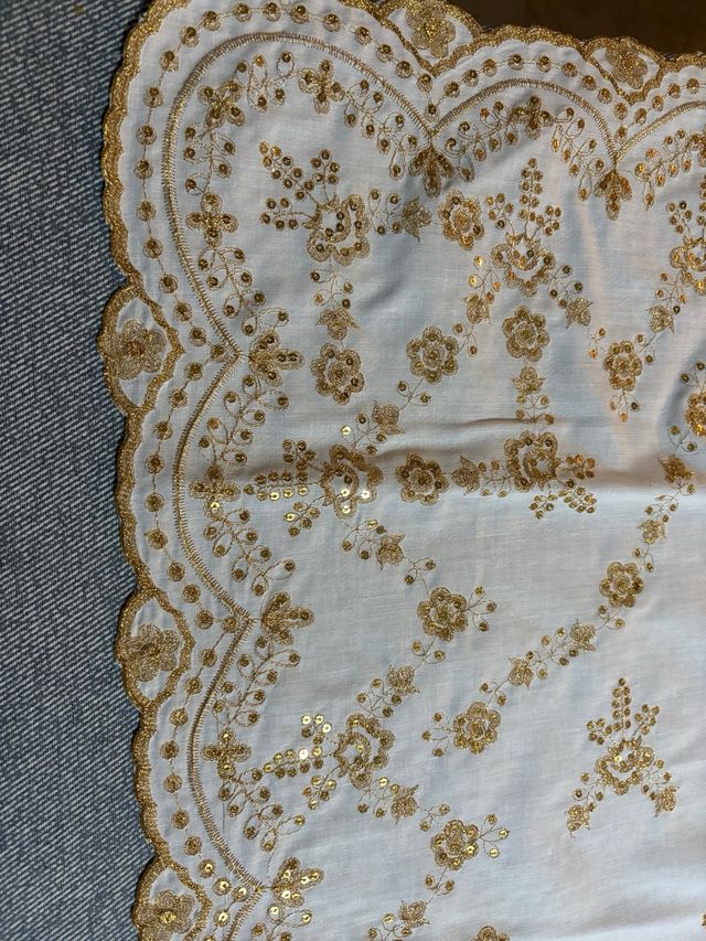 Manteletas de Batista Bordadas Oro