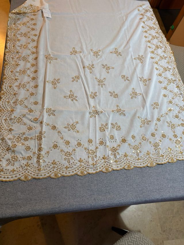 Manteletas de Batista Bordadas Oro