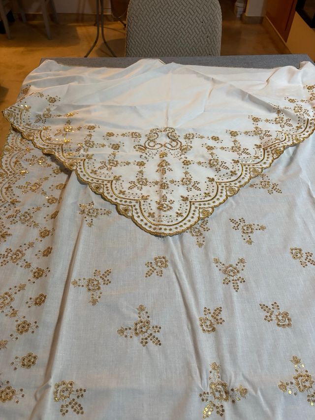 Manteletas de Batista Bordadas Oro