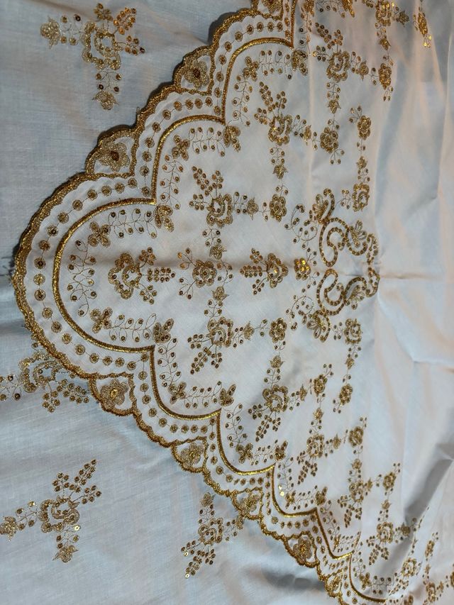 Manteletas de Batista Bordadas Oro