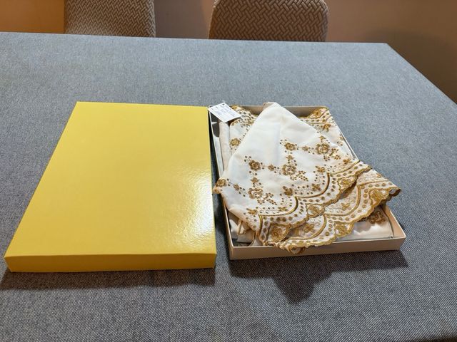 Manteletas de Batista Bordadas Oro