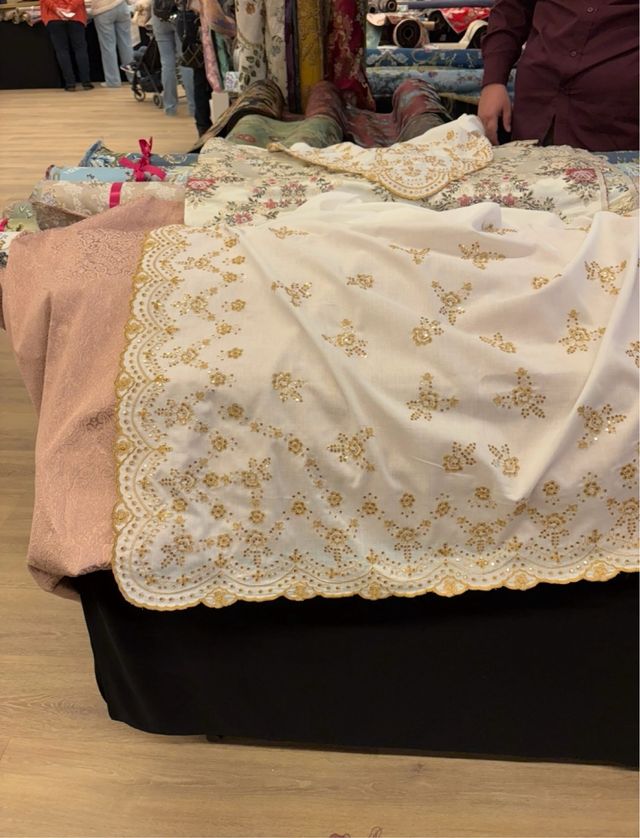 Manteletas de Batista Bordadas Oro