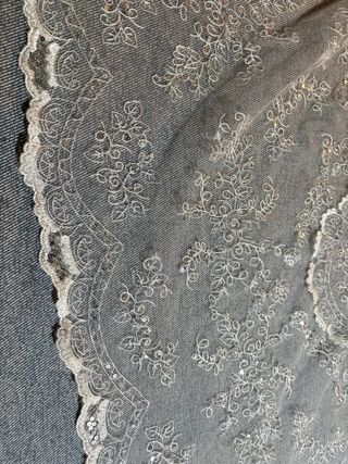 Manteletas fallera blancas con lentejuelas plata