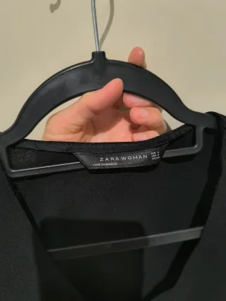 Blusa negra con encaje