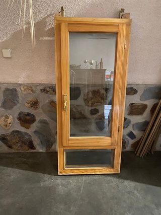 Ventana madera natural con cristal