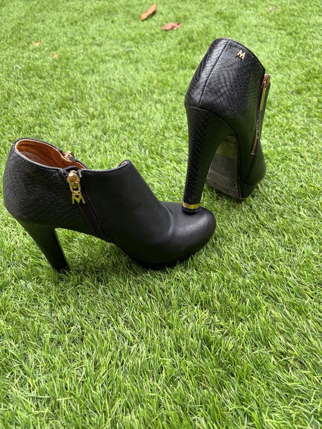 Botines de tacón negros