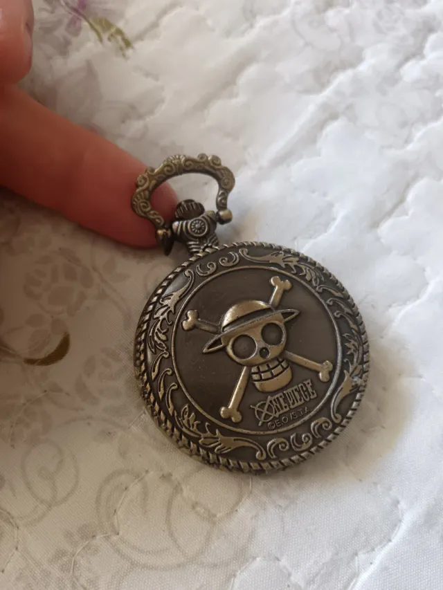 Reloj de bolsillo plateado