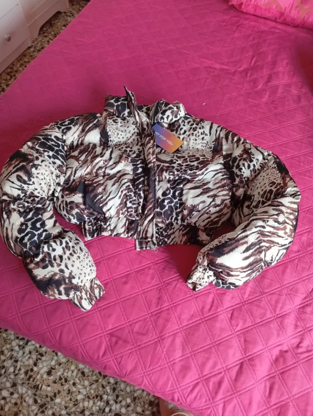 Chaqueta acolchada estampado animal