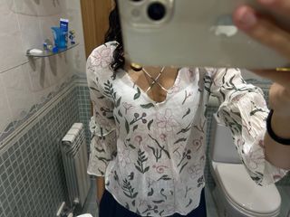 Blusa blanca floral manga acampanada