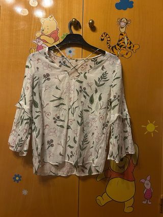 Blusa blanca floral manga acampanada